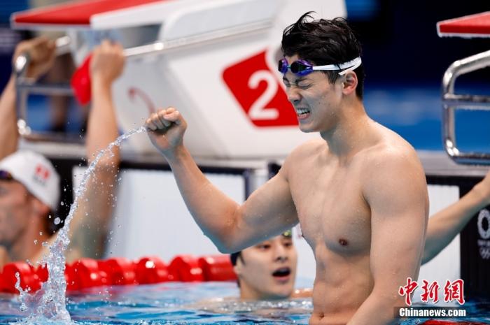 当地时间7月30日，东京奥运会男子200米混合泳决赛中，中国选手汪顺以1分55秒夺得冠军，继里约奥运会夺得该项目铜牌后成功登上最高领奖台。这也是中国游泳队在本届奥运会男子项目上收获的第一枚金牌。<a target='_blank' href='http://www.chinanews.com/'>中新社</a>记者 富田 摄