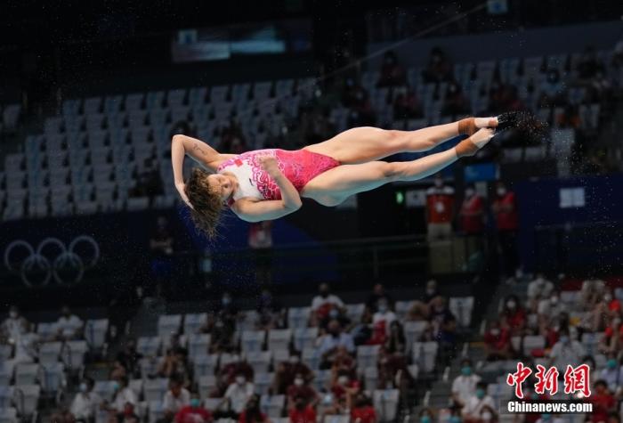 当地时间8月1日，东京奥运会女子单人3米板跳水决赛中，中国名将施廷懋成功卫冕。/p中新社记者 杜洋 摄