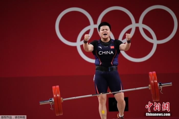 当地时间8月2日，东京奥运会女子举重87公斤级决赛，中国选手汪周雨以抓举120公斤，挺举150公斤，总成绩270公斤成功夺冠。