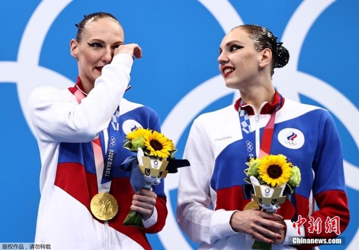 8月4日，俄罗斯奥运会队花样游泳选手斯维特拉娜·科列斯尼琴科和斯维特兰娜·罗马希娜夺得花样游泳双人自由自选金牌。在领奖台上，选手激动落泪。