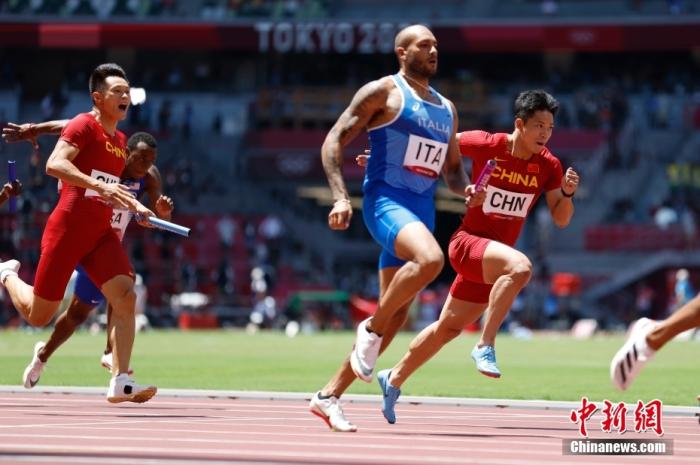 8月5日，东京奥运会男子4x100米接力预赛中，由吴智强、谢震业、苏炳添、汤星强组成的中国队跑出37秒92的成绩，以小组第一晋级决赛。/p中新社记者 富田 摄