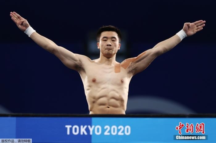 当地时间8月7日，东京奥运跳水收官日，曹缘以582.35分夺得男子十米跳台冠军，杨健获得亚军。这是中国代表团本届奥运会第38金，也是跳水队本届比赛第7金。