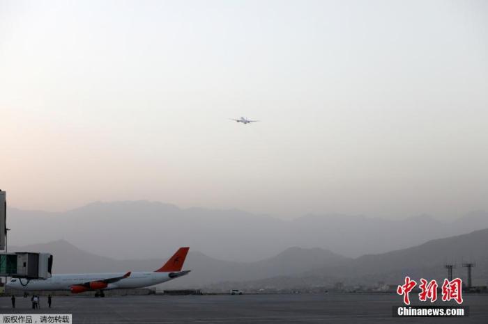 当地时间9月9日，阿富汗喀布尔，自美军全面撤出，阿富汗塔利班接管后，首架国际航班从喀布尔国际机场起飞。