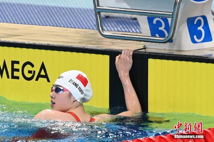 9月23日晚，第十四届全运会游泳项目女子200米蝶泳决赛在西安举行，东京奥运会金牌获得者、江苏选手张雨霏以2分05秒84的成绩夺冠。 中新社记者 安源 摄