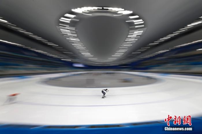 10月8日，首场北京冬奥测试赛——“相约北京”速度滑冰中国公开赛在国家速滑馆“冰丝带”举行。 <a target='_blank' href='http://www.chinanews.com/'>中新社</a>记者 富田 摄