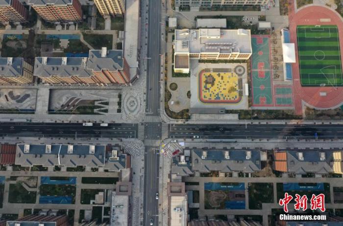 资料图：10月25日，航拍雄安容东片区安置房项目街景。(无人机照片) <a target='_blank' href='http://www.chinanews.com/'>中新社</a>记者 韩冰 摄