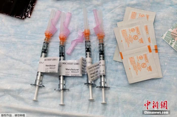 当地时间11月3日，美国华盛顿，国立儿童医院为孩子接种疫苗。