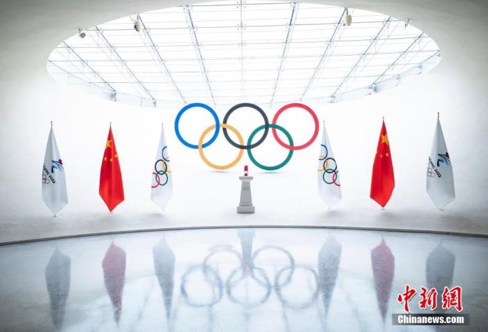 在“穿越时空的火种——北京2022年冬奥会火炬接力主题展”上展示的冬奥会火种。中新社记者 侯宇 摄