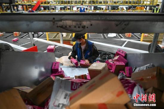 China's express delivery sector enters fast lane