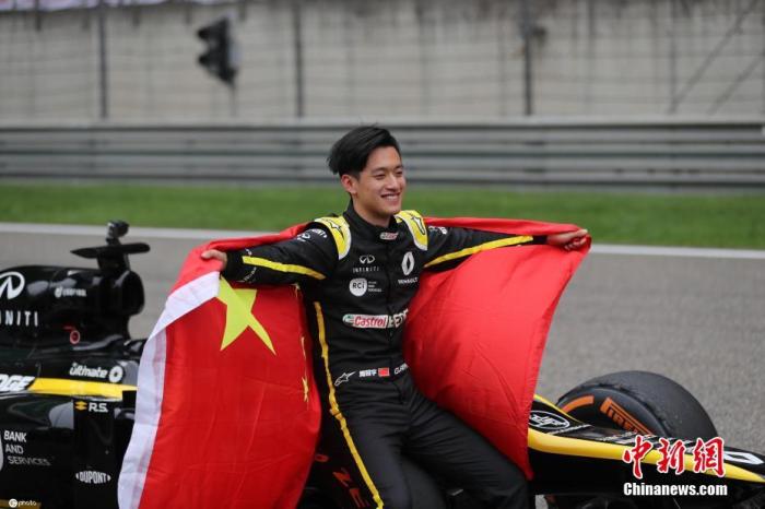 2019年，周冠宇加入雷诺运动员学院并成为雷诺F1车队的发展车手，并在2019赛季的F1中国大奖赛上加时雷诺赛车亮相。图片来源：ICphoto