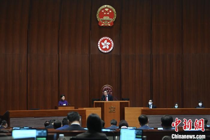 1月12日上午，香港特区行政长官林郑月娥出席立法会举行的行政长官答问会，这也是第七届立法会举行的首次会议。 <a target='_blank' href='/'>中新社</a>记者 李志华 摄