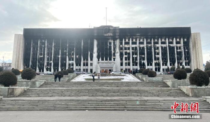 当地时间1月13日，位于哈萨克斯坦阿拉木图的共和国广场恢复开放。 <a target='_blank' href='/'>中新社</a>发 丝路 摄