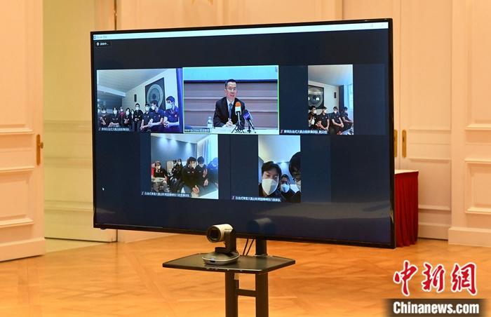 中国驻法大使通过视频慰问在法冬奥国家集训队