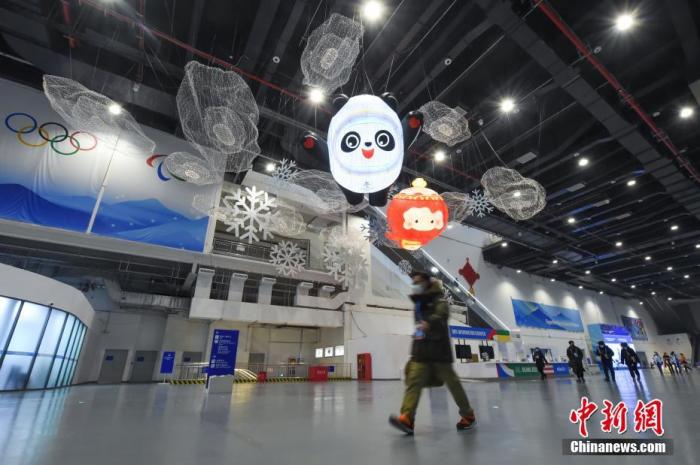 1月24日，北京2022年冬奥会主媒体中心正式进入24小时运行，将为全球媒体记者带来精准服务。图为主媒体中心大厅。 <a target='_blank' href='/'>中新社</a>记者 何蓬磊 摄