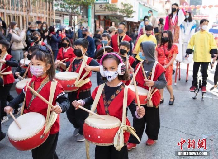 當?shù)貢r間1月29日，一場小型農歷新年巡游在美國舊金山唐人街舉行。<a target='_blank' >中新社</a>記者 劉關關 攝