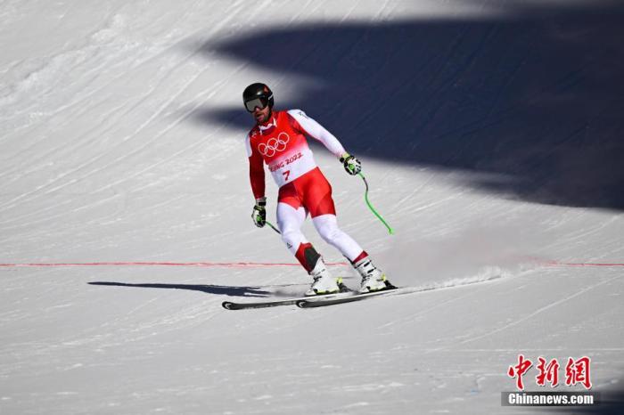 2月3日，北京冬奥会高山滑雪男子滑降项目在位于北京延庆区的国家高山滑雪中心开展第一次官方训练。图为奥地利选手文森特·克里希迈尔在训练中。 <a target='_blank' href='/'>中新社</a>记者 何蓬磊 摄