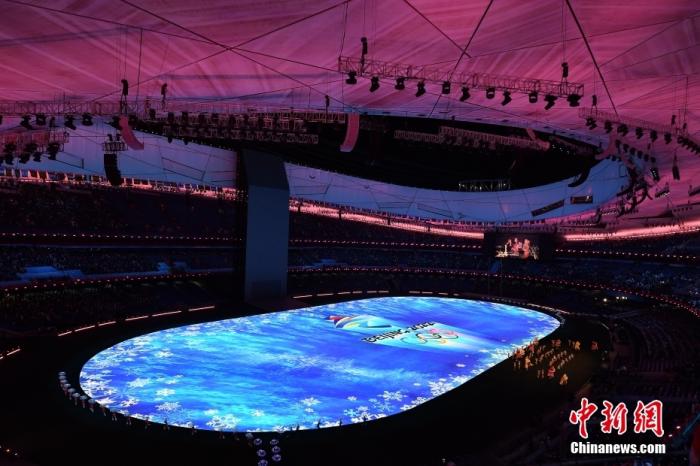 2022年2月4日，北京冬奥会开幕式举行，图为国家体育场“鸟巢”现场。<a target='_blank' href='/'>中新社</a>记者 李骏 摄