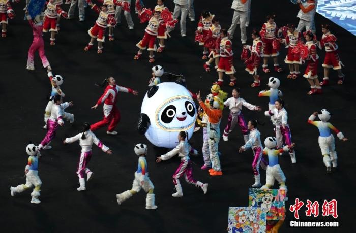 2022年2月4日，北京冬奥会开幕式举行，图为国家体育场“鸟巢”现场。<a target='_blank' href='/'>中新社</a>记者 崔楠 摄
