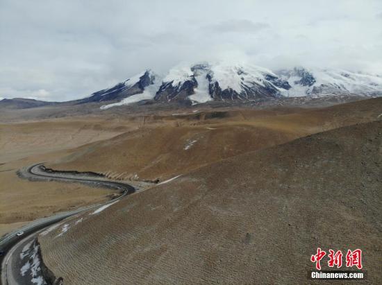 Chinese researchers build new weather station in Kunlun Mountains