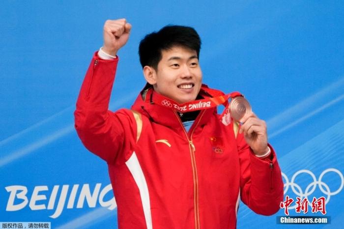 中国选手闫文港获得铜牌。