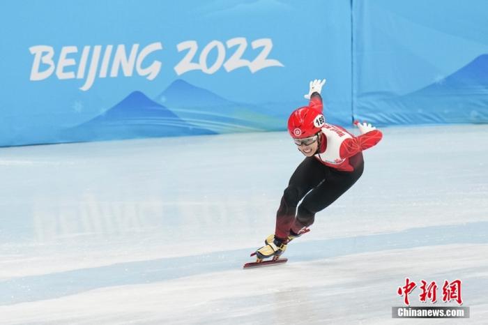 2月11日，中国香港选手朱定文在比赛中。当日，北京2022年冬奥会短道速滑男子500米预赛在首都体育馆举行。 <a target='_blank' href='/'>中新社</a>记者 崔楠 摄