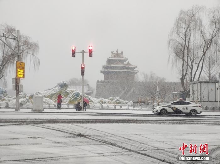 北京发布暴雪蓝色预警 14日凌晨降雪逐渐减弱结束