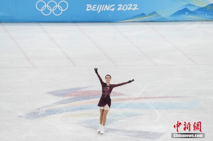 2月17日，俄罗斯奥委会选手安娜·谢尔巴科娃在比赛中。当日，北京2022年冬奥会花样滑冰女子单人滑自由滑比赛在首都体育馆举行。 <a target='_blank' href='/'>中新社</a>记者 毛建军 摄