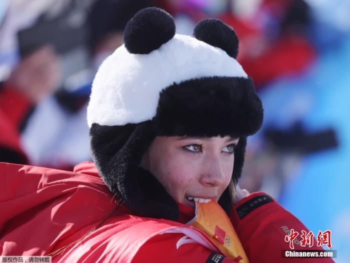2月18日，2022北京冬奥会自由式滑雪女子U型池决赛，中国队选手谷爱凌以完美发挥提前一轮锁定第一的位置，拿到本届冬奥会个人第二块金牌。