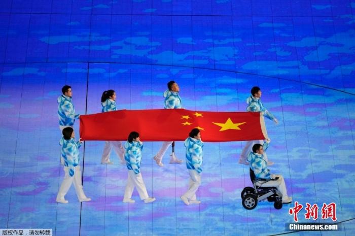 3月4日，北京2022年冬残奥会开幕式在国家体育场“鸟巢”举行，雪容融正式“接棒”冰墩墩。