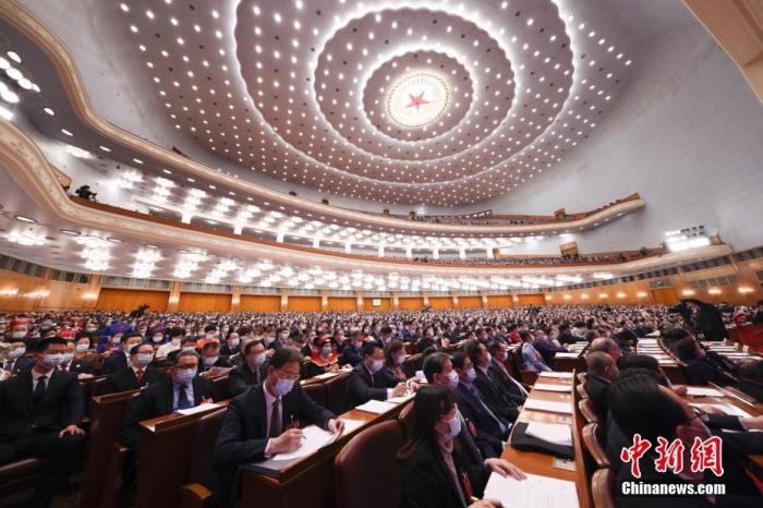 3月8日，十三届全国人大五次会议在北京人民大会堂举行第二次全体会议。<a target='_blank' href='/'>中新社</a>记者 盛佳鹏 摄