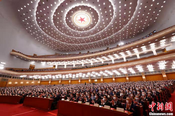 3月11日，第十三届全国人民代表大会第五次会议在北京人民大会堂举行闭幕会。<a target='_blank' href='/'>中新社</a>记者 盛佳鹏 摄