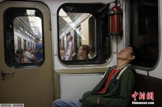Chinese residents not getting enough sleep, report shows