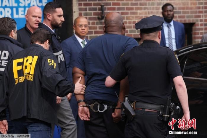 当地时间4月13日，美国纽约布鲁克林地铁站枪击案的嫌疑人弗兰克·詹姆斯已被逮捕。