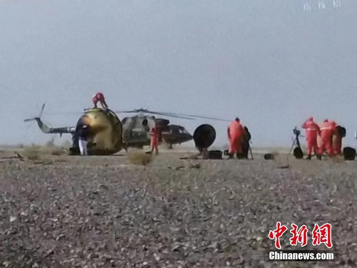 4月16日，神舟十三号载人飞船返回舱在东风着陆场预定区域成功着陆。图为在北京航天飞行控制中心拍摄的屏幕画面。 <a target='_blank' href='/'>中新社</a>记者 谢雁冰 摄 　