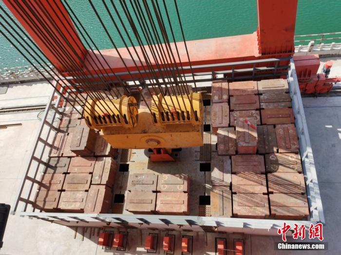 全球水电行业起重载荷最大坝顶门机正式投入使用