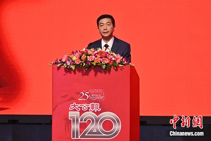 6月12日，香港中联办主任骆惠宁出席在香港会议展览中心举办的《大公报》创刊120周年庆祝仪式。 a target='_blank' href='/'中新社/a记者 李志华 摄