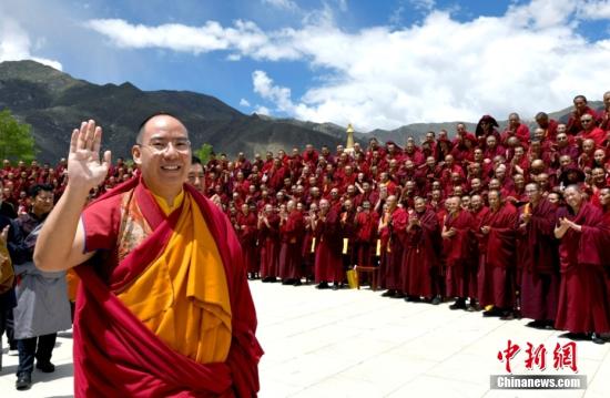 Prominent Buddhist leader encourages monks to reduce dependency on technology