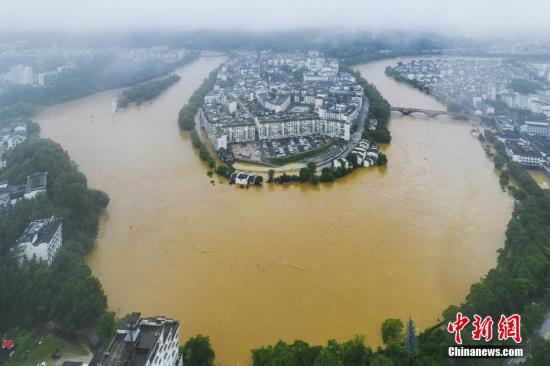 Tourists cautioned of flood dangers in wake of tragedy