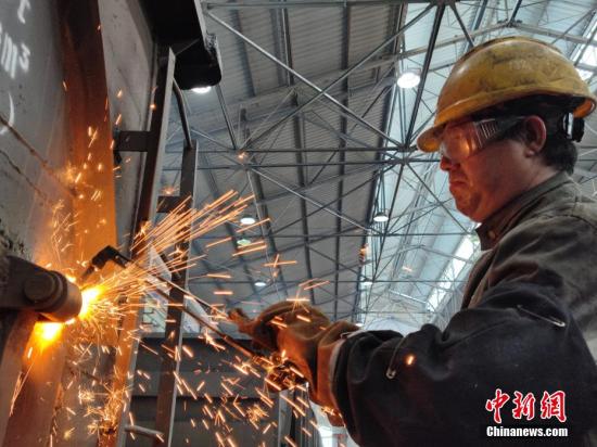 Report shows average age of Chinese labor force is 39.72 years old