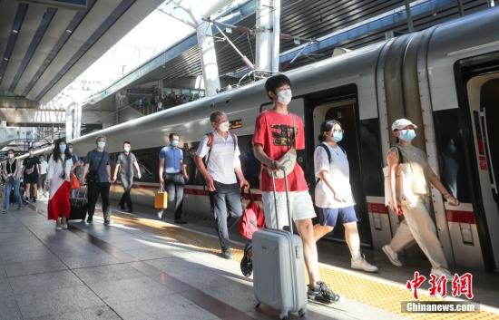 China improves rail, air travel services in summer travel rush