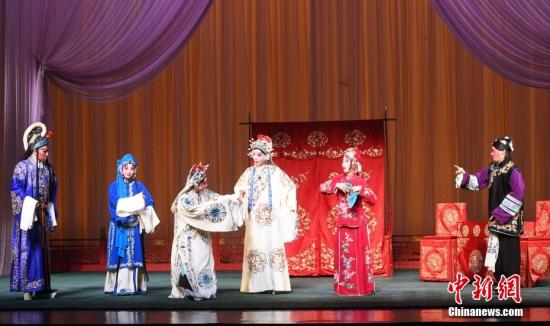 Peking Opera artists urged to promote innovation