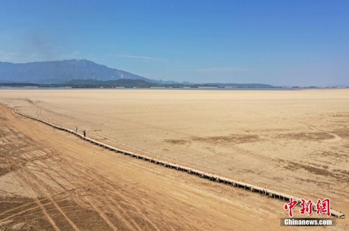 长江流域多地持续干旱已超70天 中国雨带北移了吗？