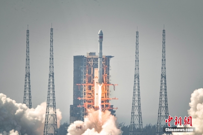 2022年2月27日，長征八號遙二運載火箭在中國文昌航天發射場發射升空，此次長征八號遙二運載火箭一次發射22顆商業衛星，創造了中國一次發射衛星數量最多的紀錄。<a target='_blank' href='/'>中新社</a>發 劉帥冶 攝