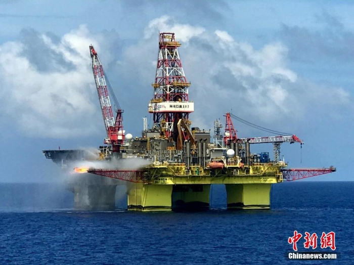10月20日，中国海洋石油集团有限公司对外发布消息称，该公司日前在海南岛东南部海域发现了中国首个深水深层大气田，探明地质储量超过500亿立方米。图为“海洋石油982”钻探发现“宝岛21-1”大气田。 <a target='_blank' href='/'>中新社</a>发 中国海油 供图