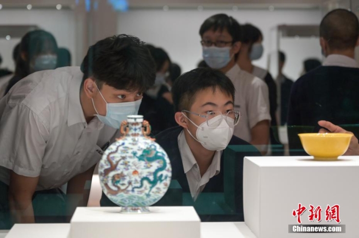 圖為學生參觀香港故宮文化博物館。 陳永諾 攝