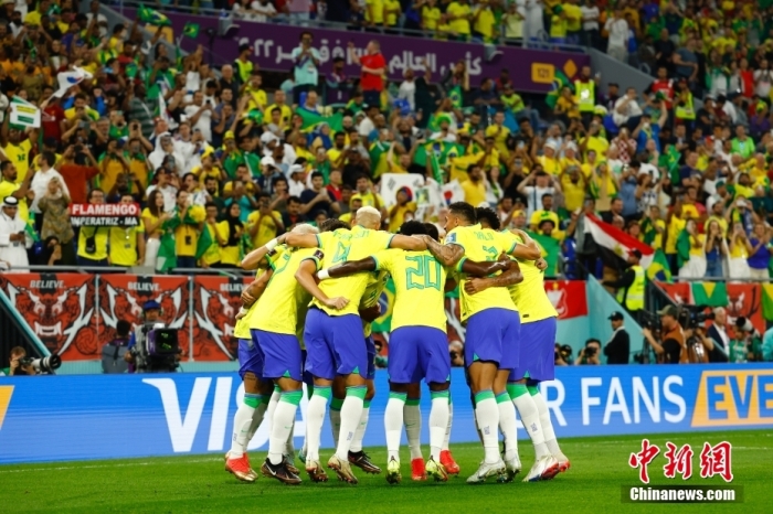 巴西队主帅承诺继续跳舞与队员保持“联系”