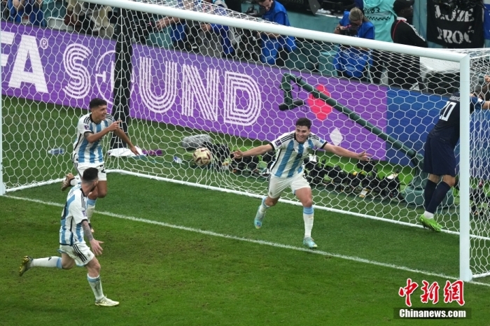 阿根廷队球员进球后庆祝。<a target='_blank' href='/'>中新社</a>记者 崔楠 摄