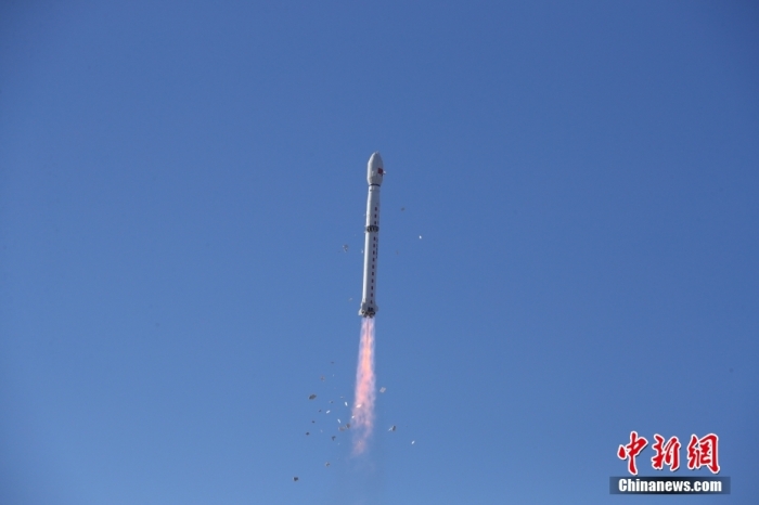 北京時辰12月27日15時37分，中邦正正在太本衛星噴射中心操縱少征四號乙運載火箭，成功將下分十一號04星噴射降空，衛星順利進進預定軌講，噴射任務獲得完竣成功。王曉虎 攝