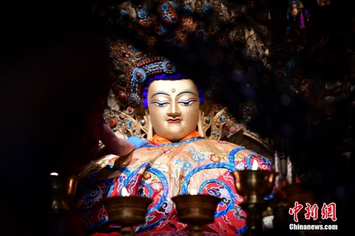 12月27日,推薩,大年夜昭寺內的釋迦摩僧12歲等身金佛像。當日起,正正在停歇對中綻開近五個月後,西躲大年夜昭寺恢複對中綻開。 a target='_blank' href='/'中新社/a記者 貢嘎來鬆 攝 12月27日,推薩,大年夜昭寺內的釋迦摩僧12歲等身金佛像。當日起,正正在停歇對中綻開近五個月後,西躲大年夜昭寺恢複對中綻開。 a target='_blank' href='/'中新社/a記者 貢嘎來鬆 攝