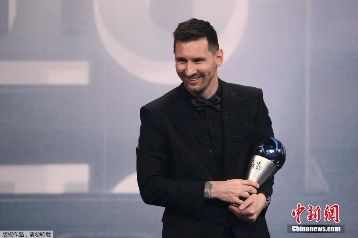當地時辰2月27日早，邦際足聯2022年度最多名譽頒獎典禮正正在法邦巴黎舉行。阿根廷球員梅西獲得年度最多漢子足球勾當員獎項(全國足球老師教員)。那也是他生涯第7次獲此殊枯。